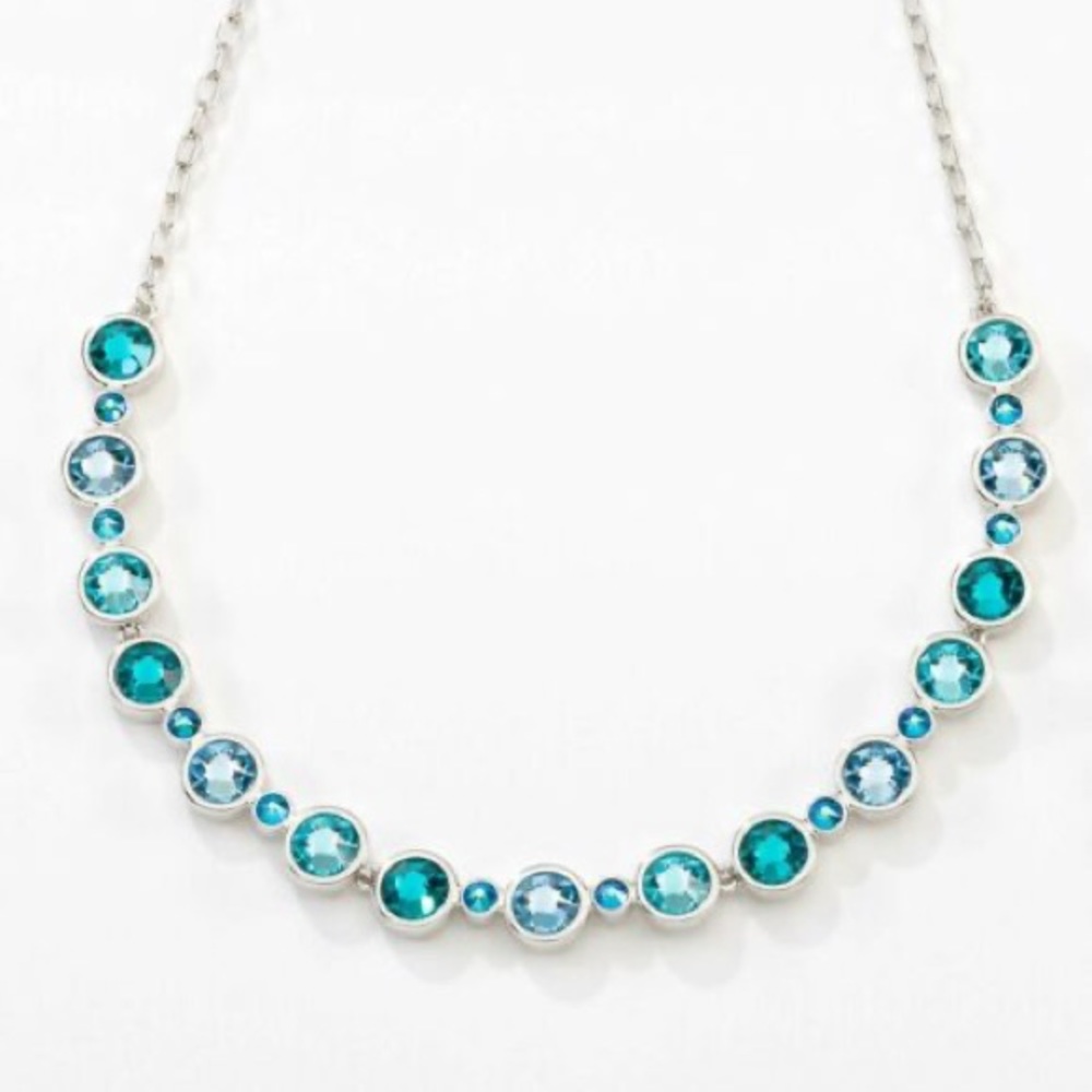 ✨Drop Dead Gorgeous Touchstone Crystal Gleaming Blue Necklace